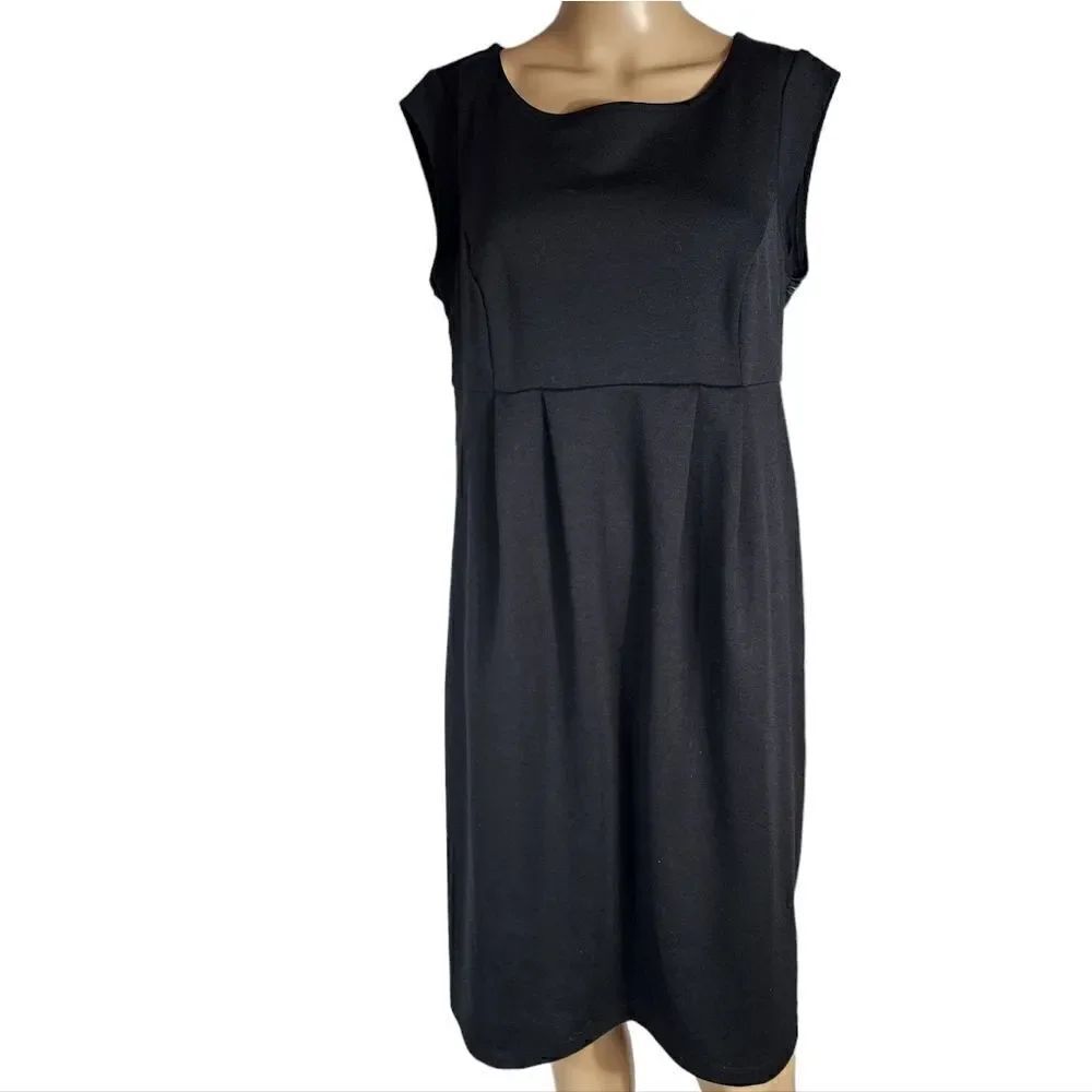 Liz Lange Black Short Sleeves Stretchy Maternity Dress